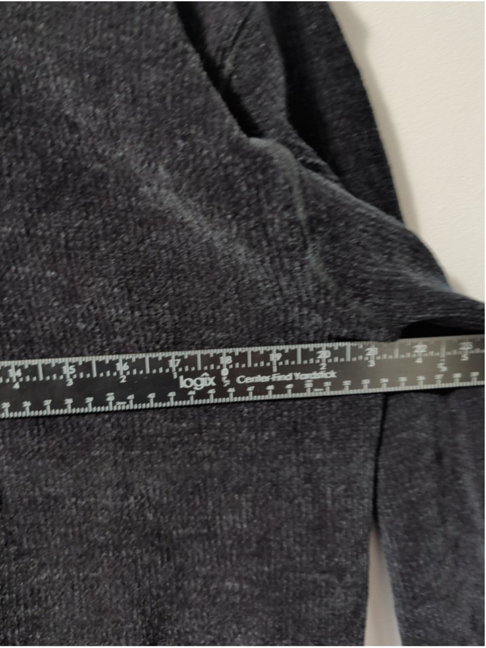Perry Ellis Men's Soft Plush Velvet Feel Long Sleeve Black Pullover Sweater L - Picture 3 of 5